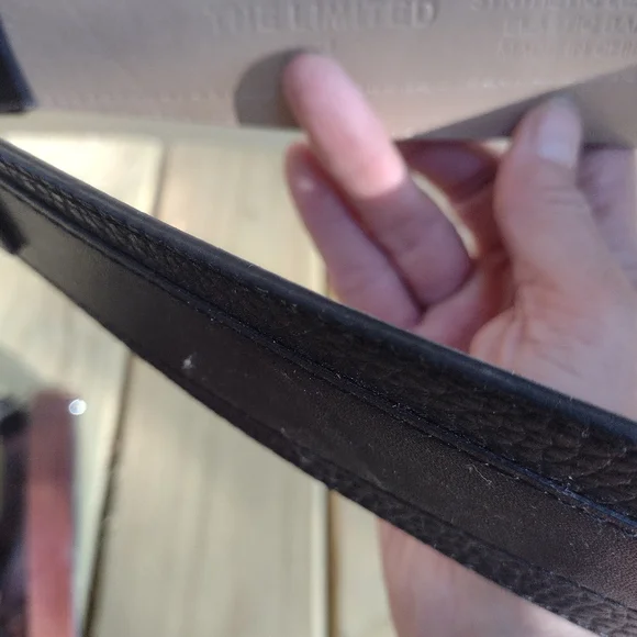 Medium black and gold belt from the Limited leather, waist cinch, mint condition - Picture 4 of 8